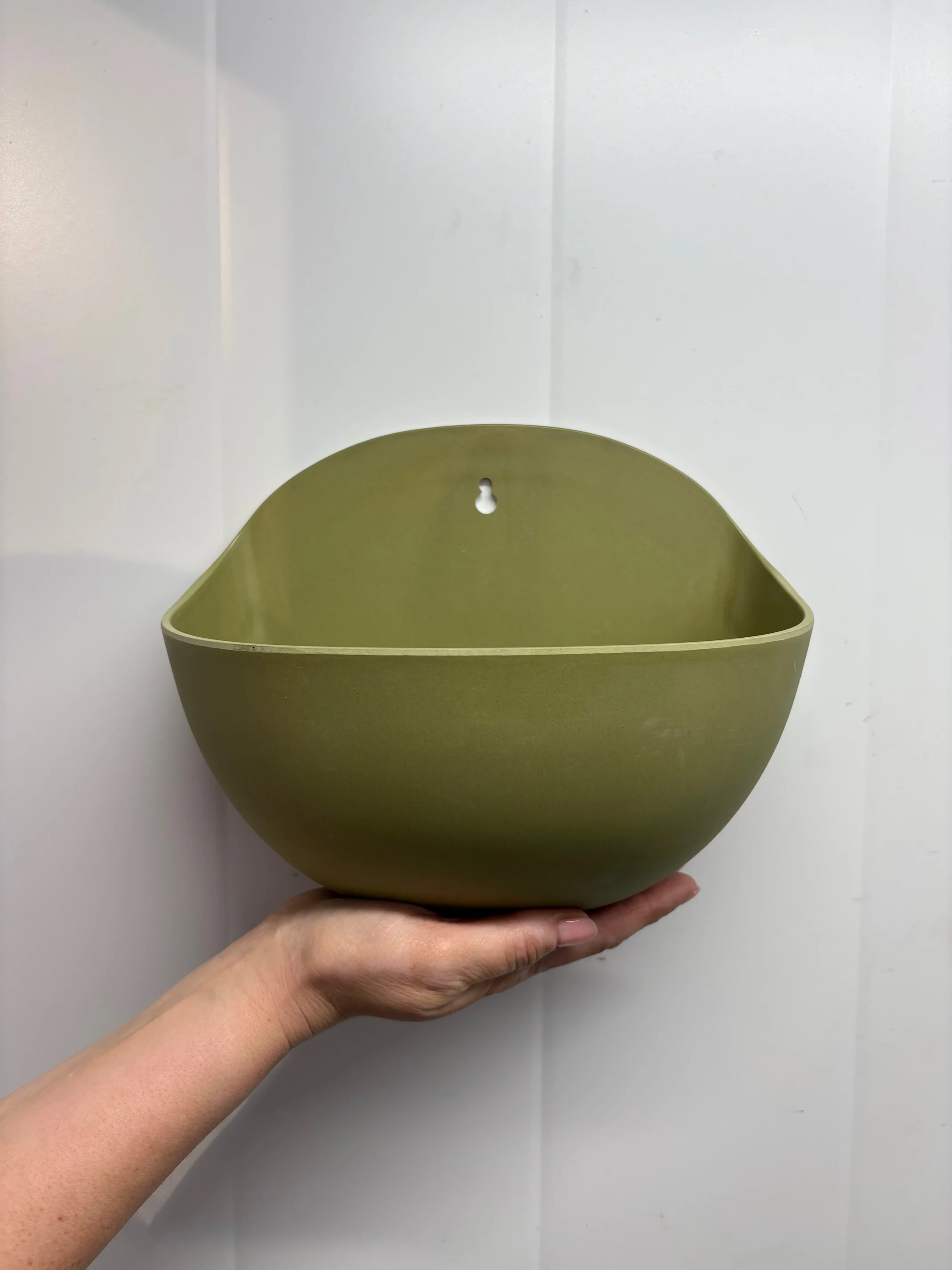 Hengepotte i resirkulert plast