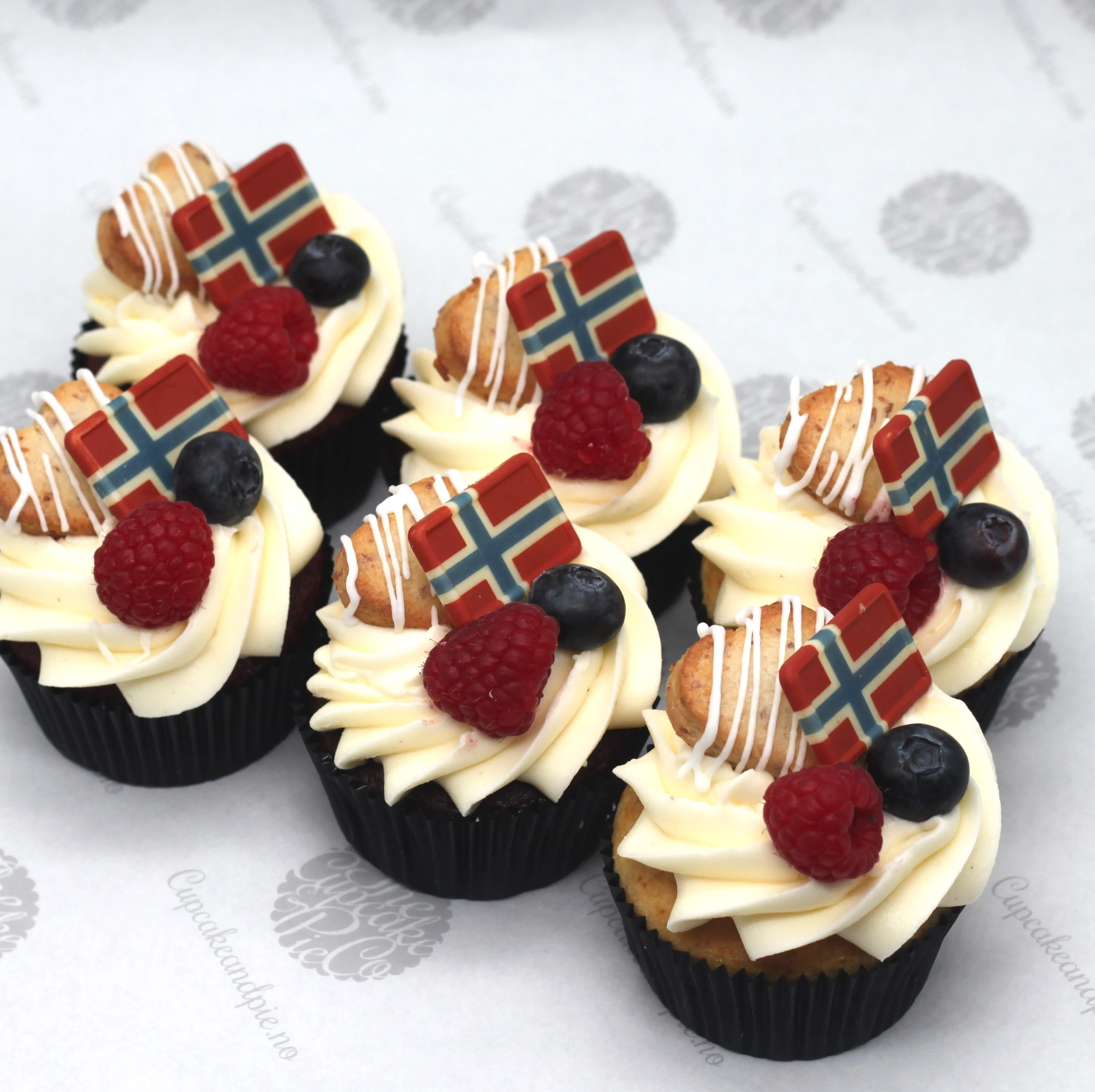 6 Cupcakes Norway 17 mai Kransekake