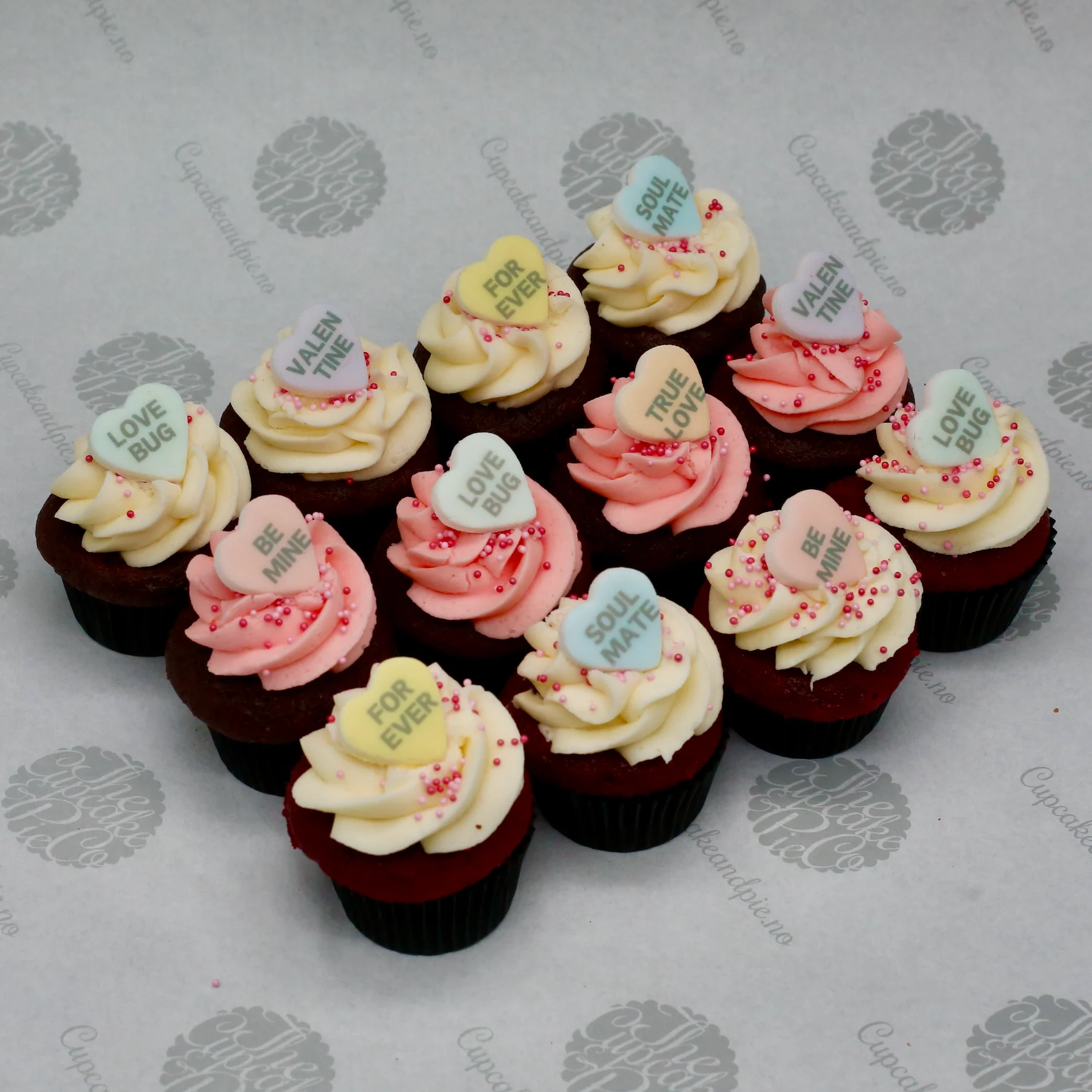 12 mini cupcakes Valentine hearts