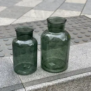 Flaskegrønn vase