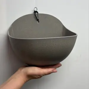 Hengepotte i resirkulert plast