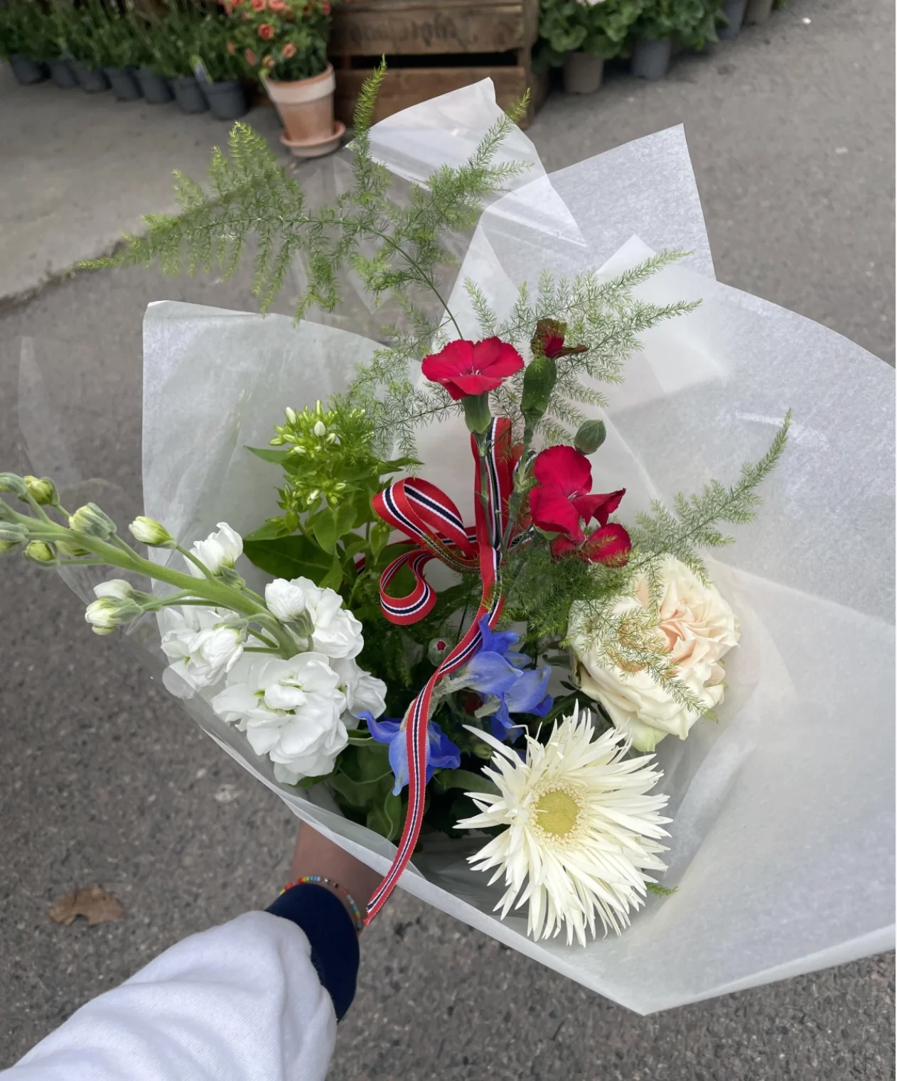 17. mai bukett i rødt, hvitt og blått