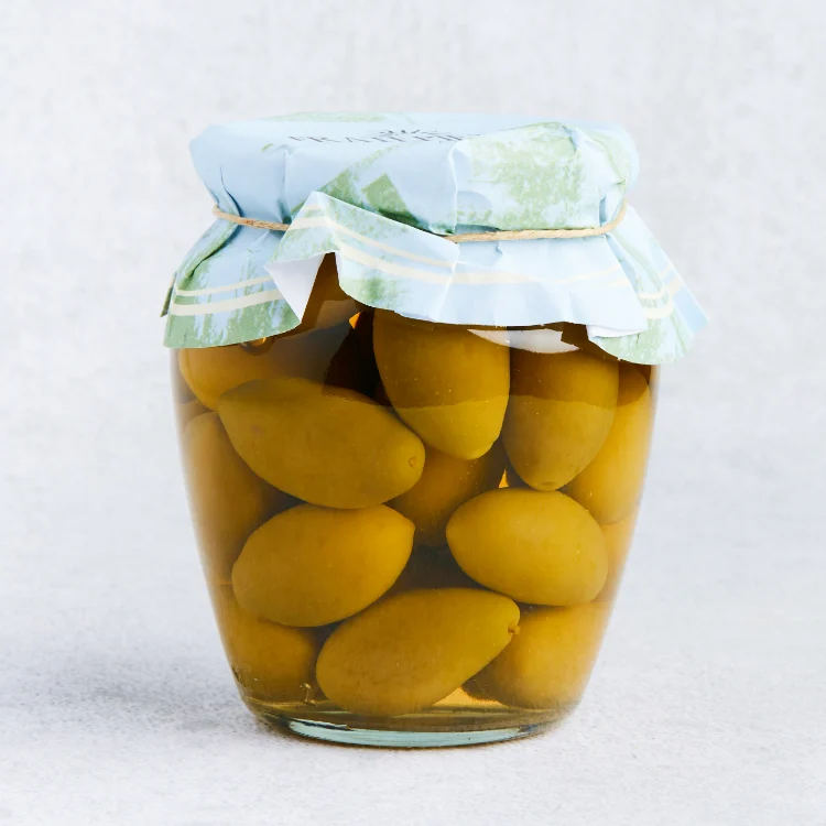 Grønne oliven med sten