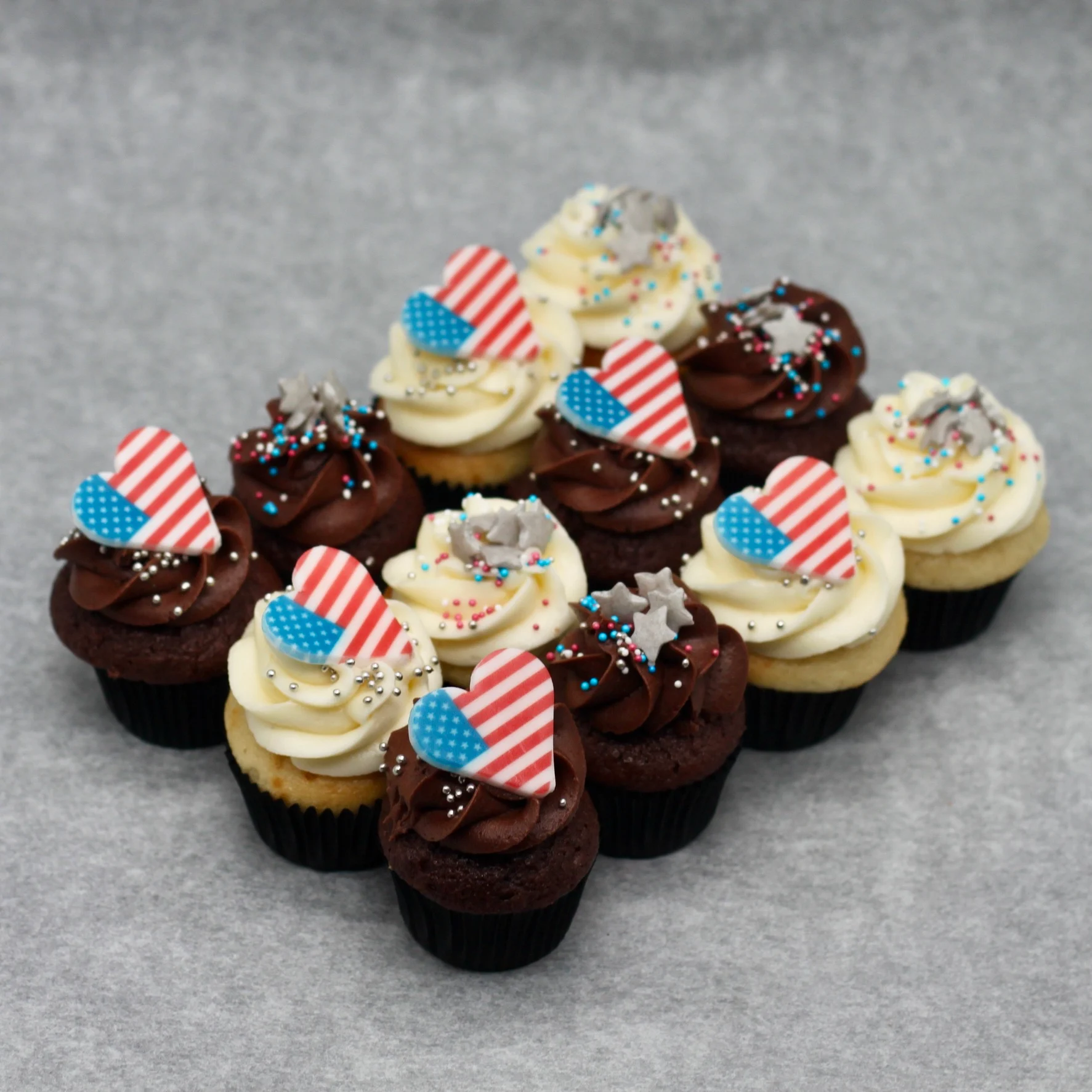 12 USA mini cupcakes
