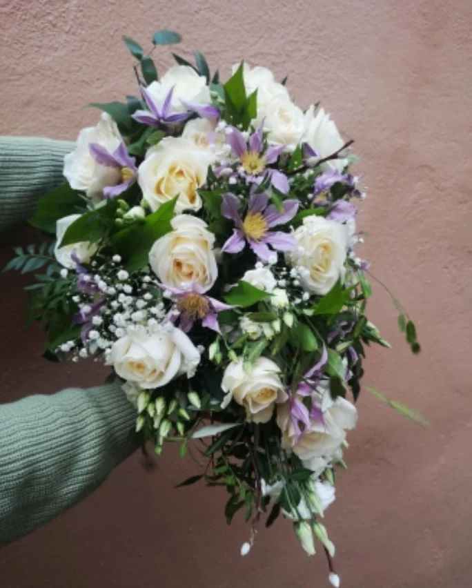 Bukett til begravelse - bårebukett🤍